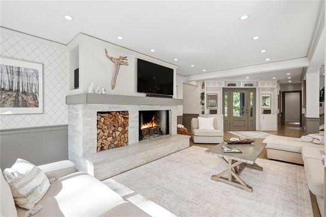 6680 Woodlake Drive, Flowery Branch, GA 30542