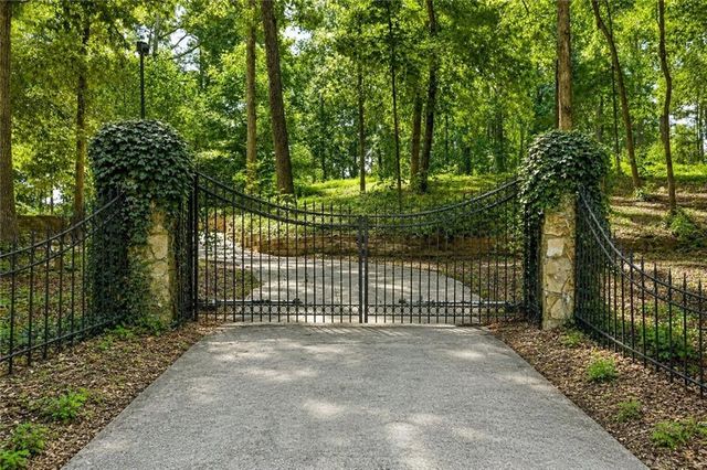 6680 Woodlake Drive, Flowery Branch, GA 30542