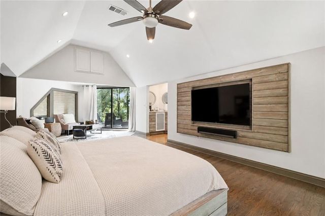 6680 Woodlake Drive, Flowery Branch, GA 30542