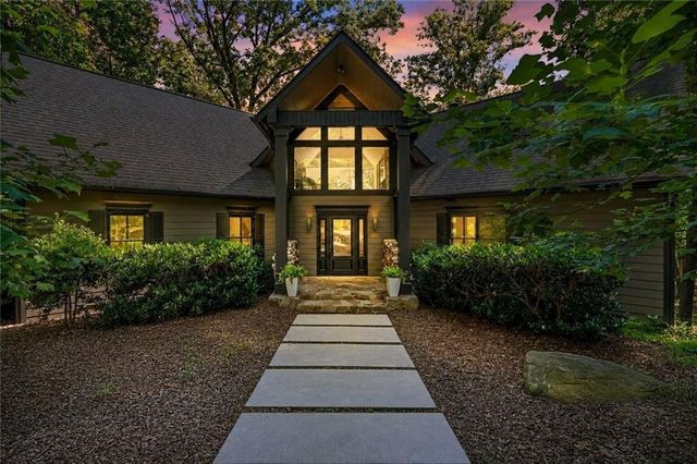 6680 Woodlake Drive, Flowery Branch, GA 30542