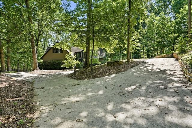 6680 Woodlake Drive, Flowery Branch, GA 30542