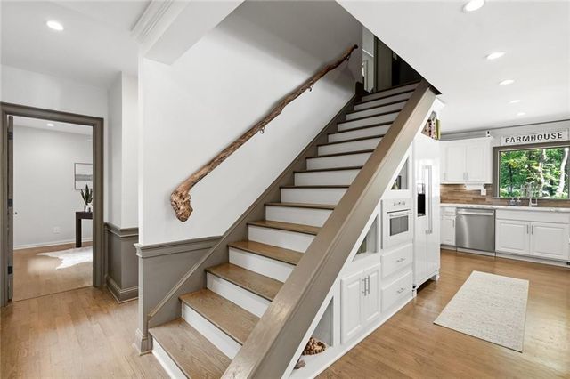 6680 Woodlake Drive, Flowery Branch, GA 30542