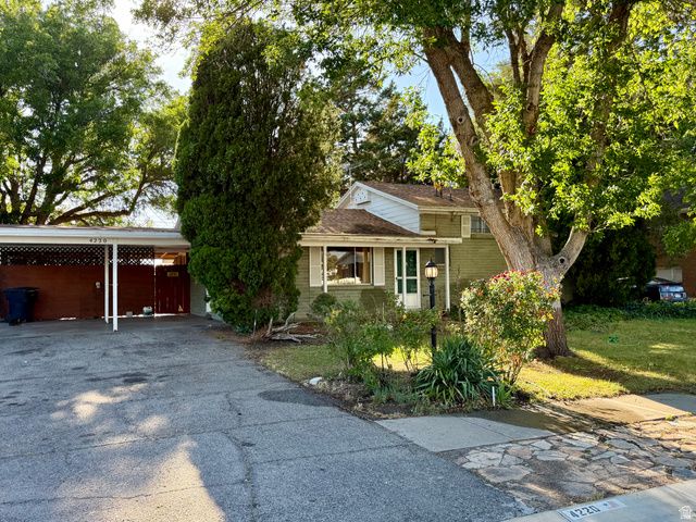 4220 S MACKAY ST, Taylorsville, UT 84123