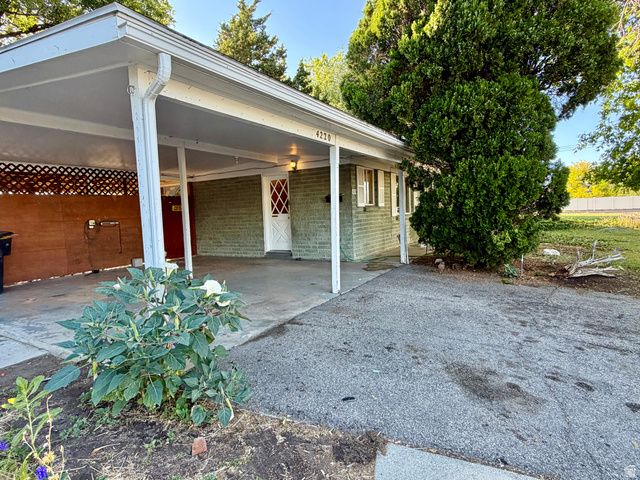 4220 S MACKAY ST, Taylorsville, UT 84123