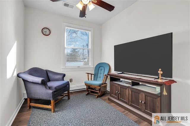 18 Avenue B, Helmetta, NJ 08828