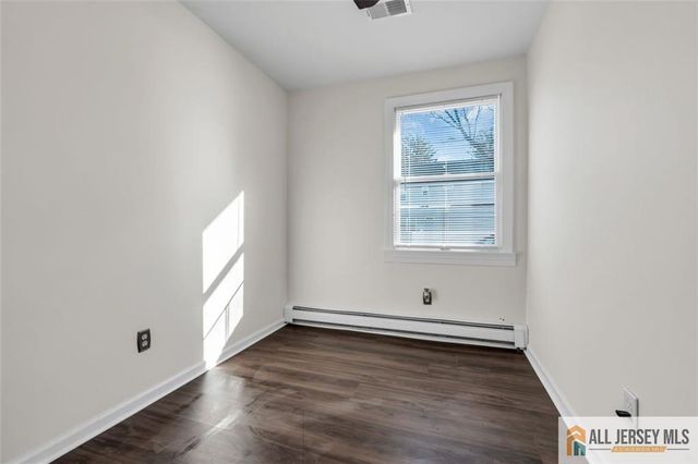 18 Avenue B, Helmetta, NJ 08828