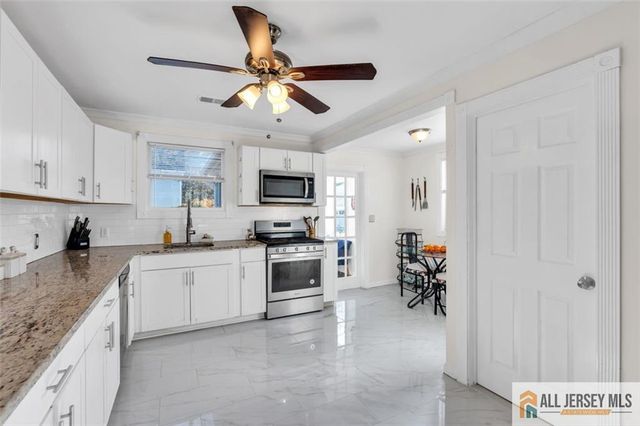 18 Avenue B, Helmetta, NJ 08828