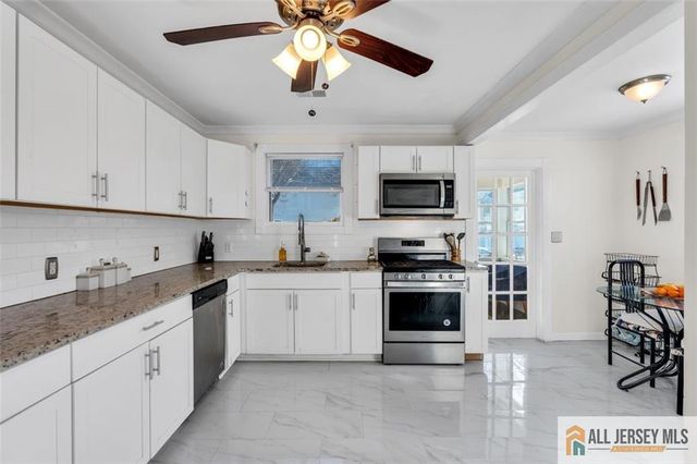 18 Avenue B, Helmetta, NJ 08828