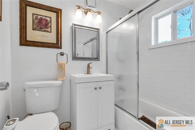 18 Avenue B, Helmetta, NJ 08828