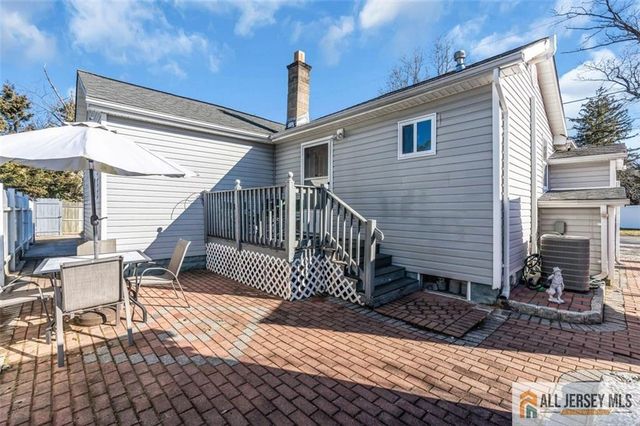 18 Avenue B, Helmetta, NJ 08828