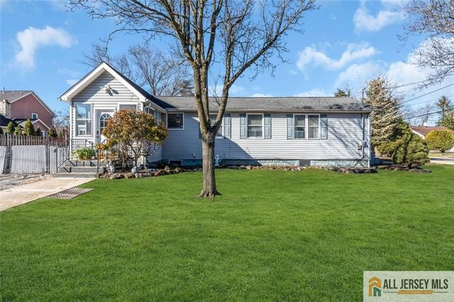 18 Avenue B, Helmetta, NJ 08828