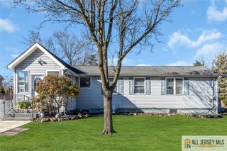 18 Avenue B, Helmetta, NJ 08828