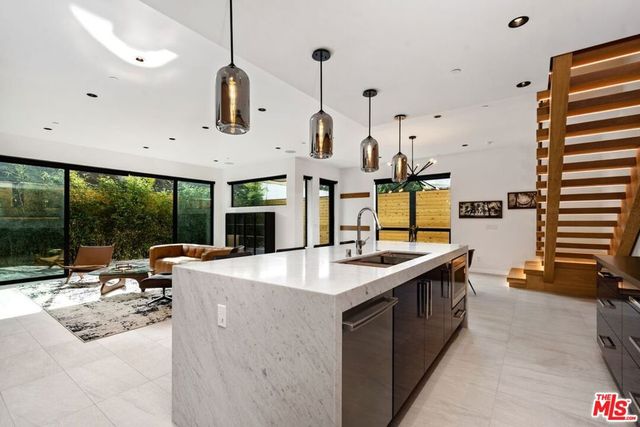 212 Bay Street 103, Santa Monica, CA 90405