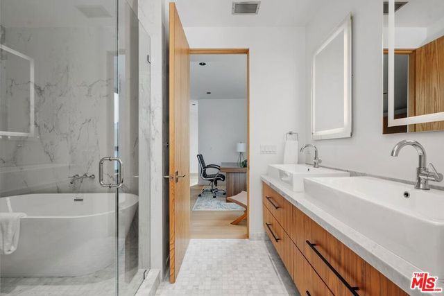 212 Bay Street 103, Santa Monica, CA 90405