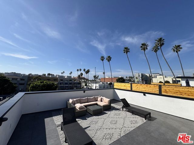 212 Bay Street 103, Santa Monica, CA 90405