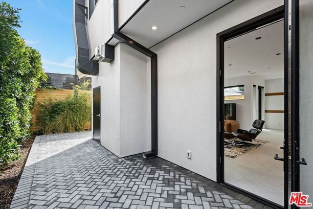 212 Bay Street 103, Santa Monica, CA 90405