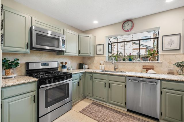 115 E Pathfinders Circle, The Woodlands, TX 77381