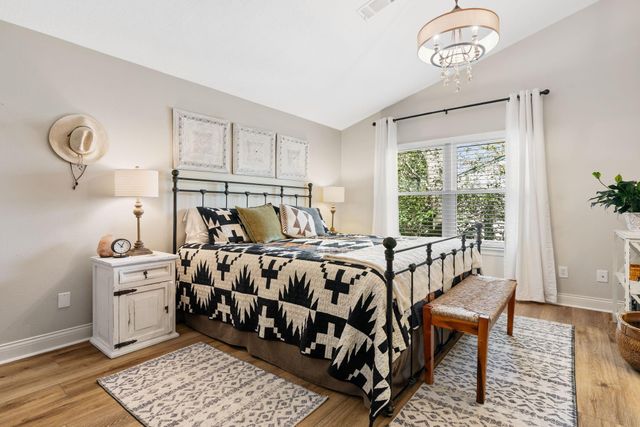 115 E Pathfinders Circle, The Woodlands, TX 77381