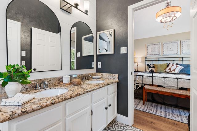 115 E Pathfinders Circle, The Woodlands, TX 77381