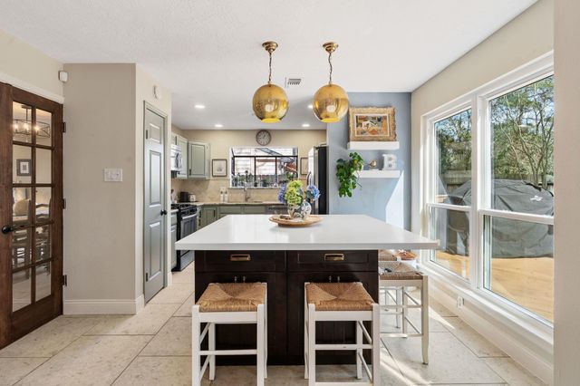 115 E Pathfinders Circle, The Woodlands, TX 77381