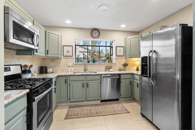 115 E Pathfinders Circle, The Woodlands, TX 77381