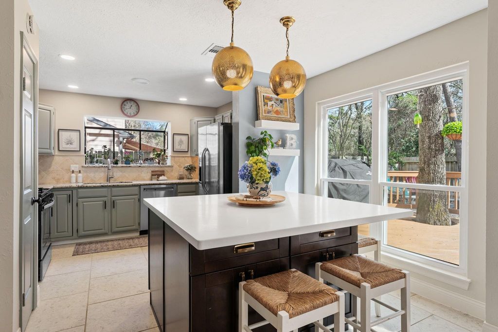 115 E Pathfinders Circle, The Woodlands, TX 77381