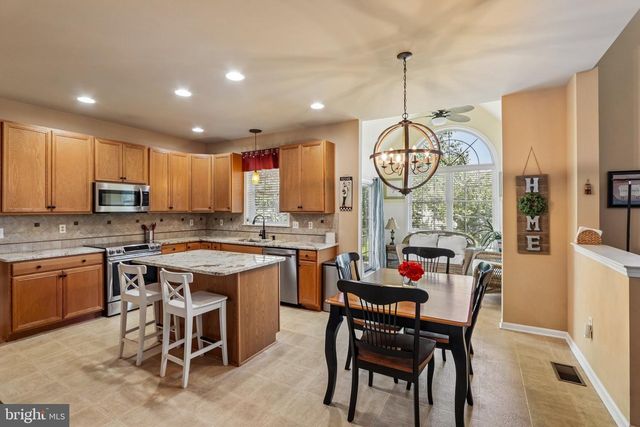 1406 MEADOW VIEW LN, Collegeville, PA 19426