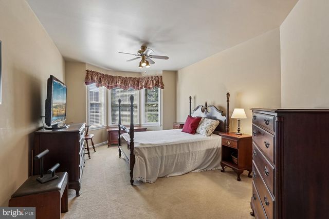 1406 MEADOW VIEW LN, Collegeville, PA 19426