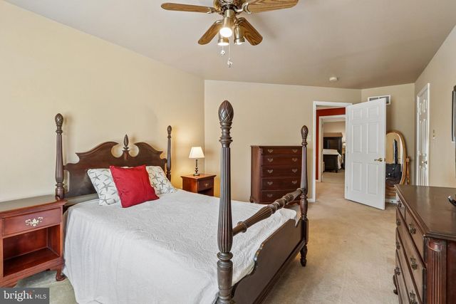 1406 MEADOW VIEW LN, Collegeville, PA 19426
