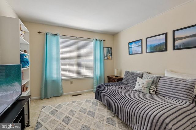 1406 MEADOW VIEW LN, Collegeville, PA 19426