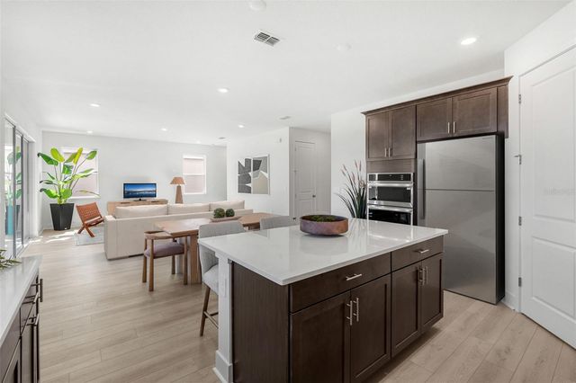 810 EMERALD GROVE DRIVE, Apopka, FL 32703