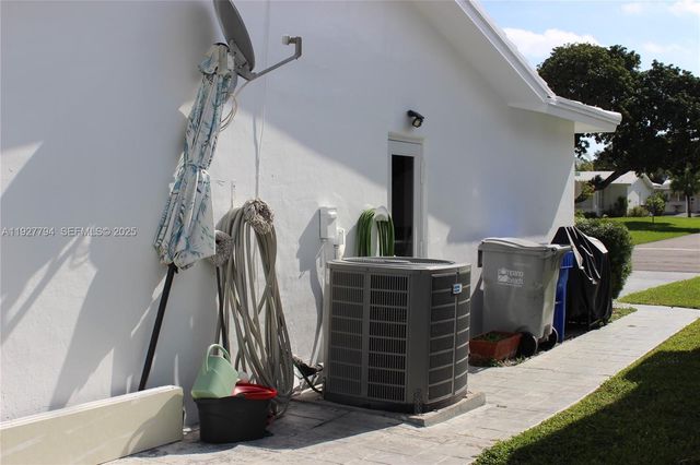 231 Leisure Blvd, Pompano Beach, FL 33064