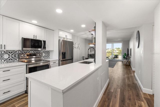 1324 PASADENA AVENUE S 204, South Pasadena, FL 33707