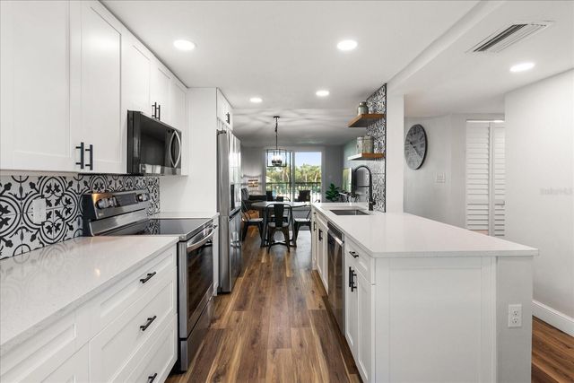 1324 PASADENA AVENUE S 204, South Pasadena, FL 33707