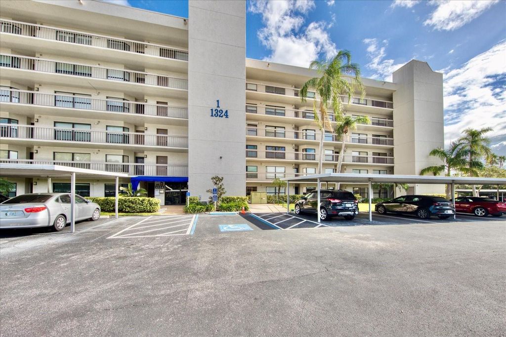 1324 PASADENA AVENUE S 204, South Pasadena, FL 33707