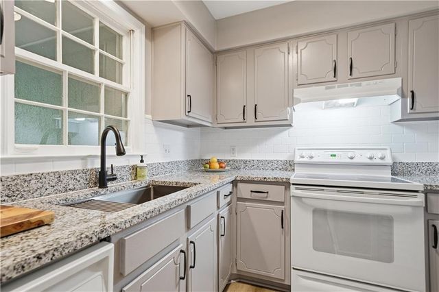 102 Rosaire Place NW, Atlanta, GA 30327