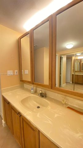 177 Ocean Lane Dr 204, Key Biscayne, FL 33149