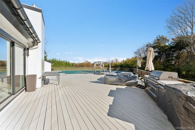 32 Tanners Neck Lane, Westhampton, NY 11977