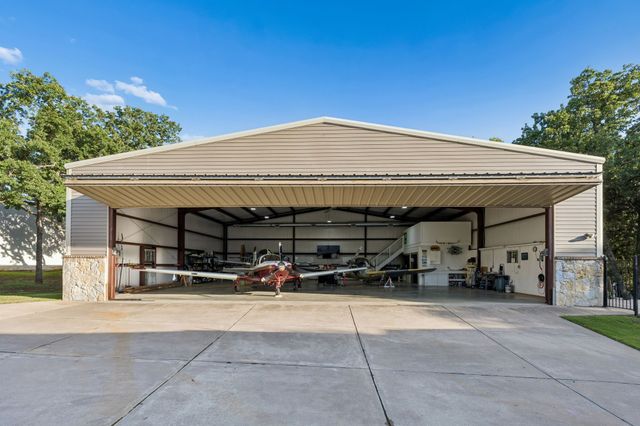 120 Hidden Valley Airpark, Shady Shores, TX 76208