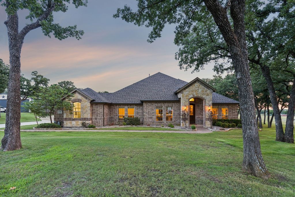 120 Hidden Valley Airpark, Shady Shores, TX 76208