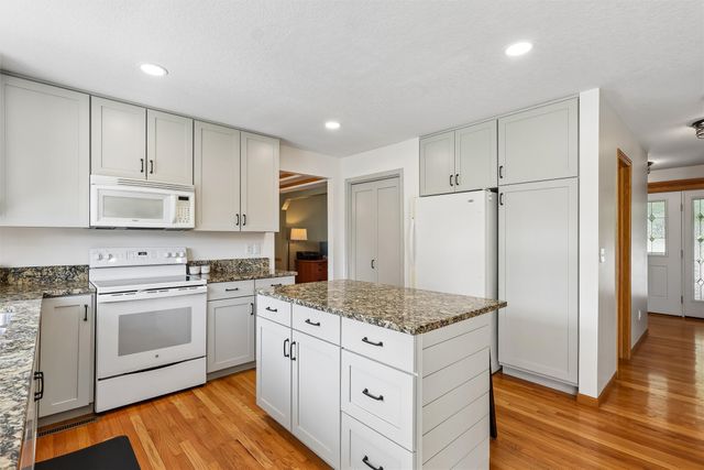 1013 Alderwood Court SW, Altoona, IA 50009