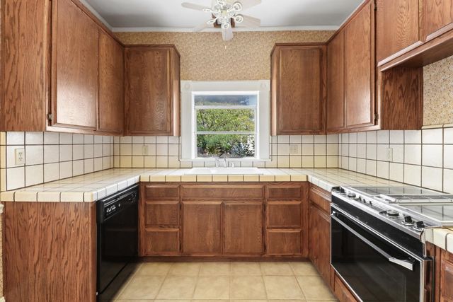 9616 Walnut Ave, Elk Grove, CA 95624