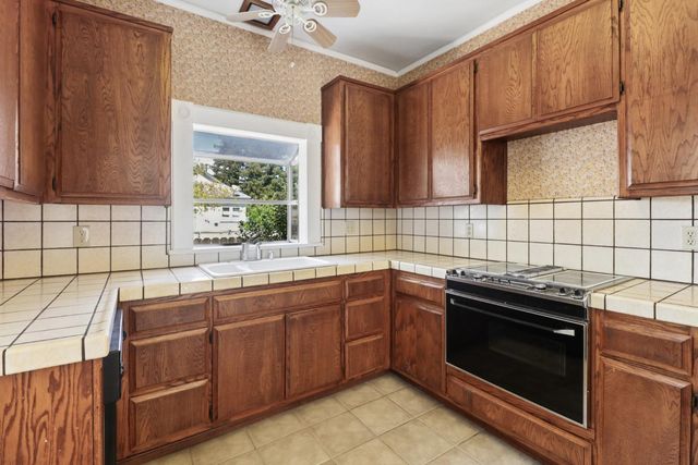 9616 Walnut Ave, Elk Grove, CA 95624