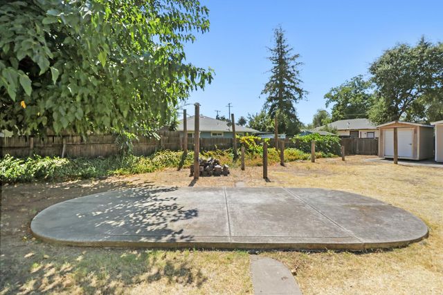 9616 Walnut Ave, Elk Grove, CA 95624