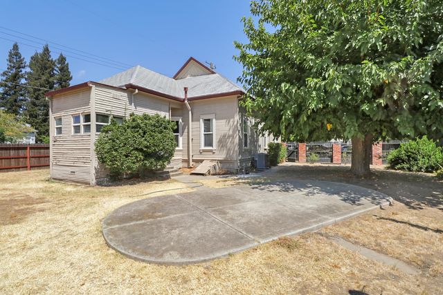 9616 Walnut Ave, Elk Grove, CA 95624