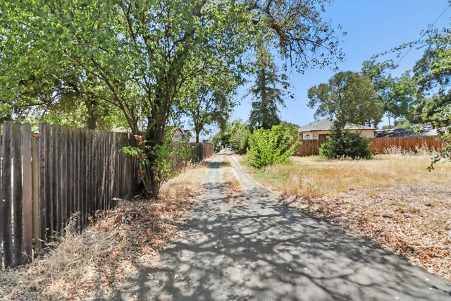 9616 Walnut Ave, Elk Grove, CA 95624