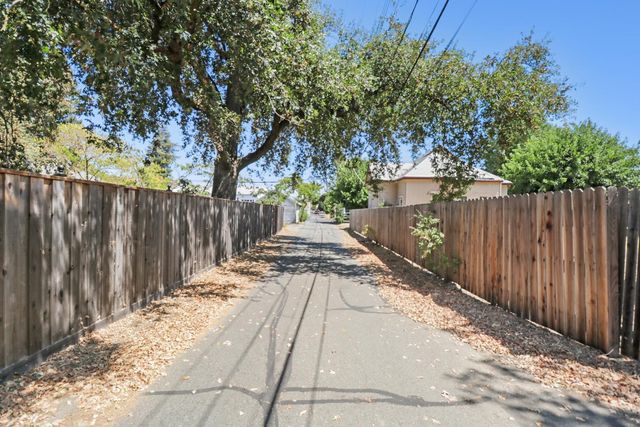 9616 Walnut Ave, Elk Grove, CA 95624