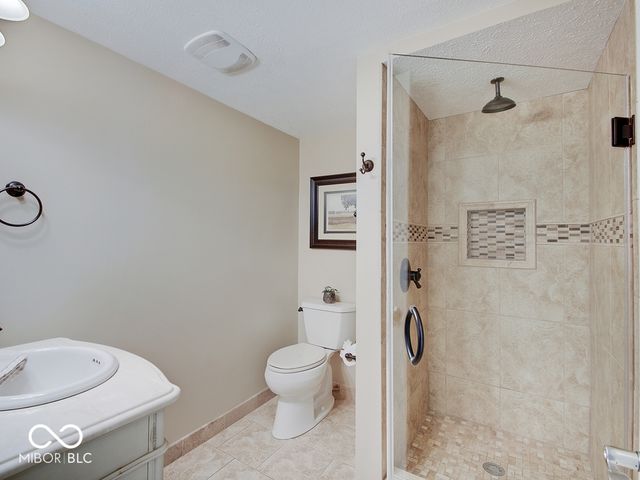 8613 Seaward Lane, Indianapolis, IN 46256