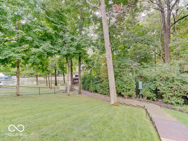 8613 Seaward Lane, Indianapolis, IN 46256