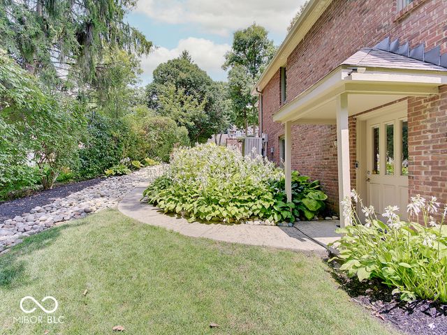 8613 Seaward Lane, Indianapolis, IN 46256